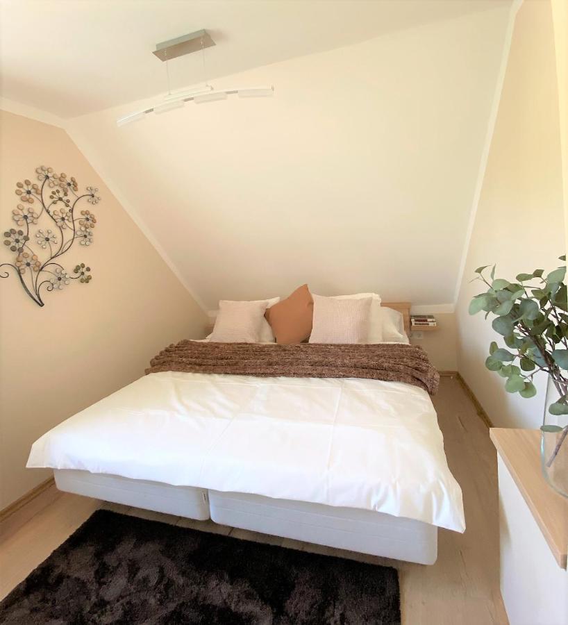Otium Wellness Apartmanhaz วาลาโตนาคารัทยา ภายนอก รูปภาพ