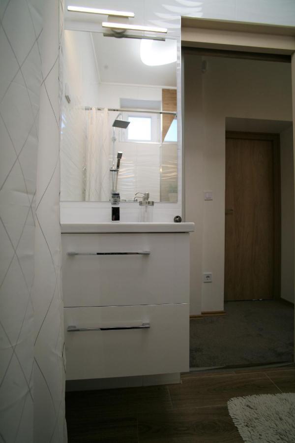 Otium Wellness Apartmanhaz วาลาโตนาคารัทยา ภายนอก รูปภาพ